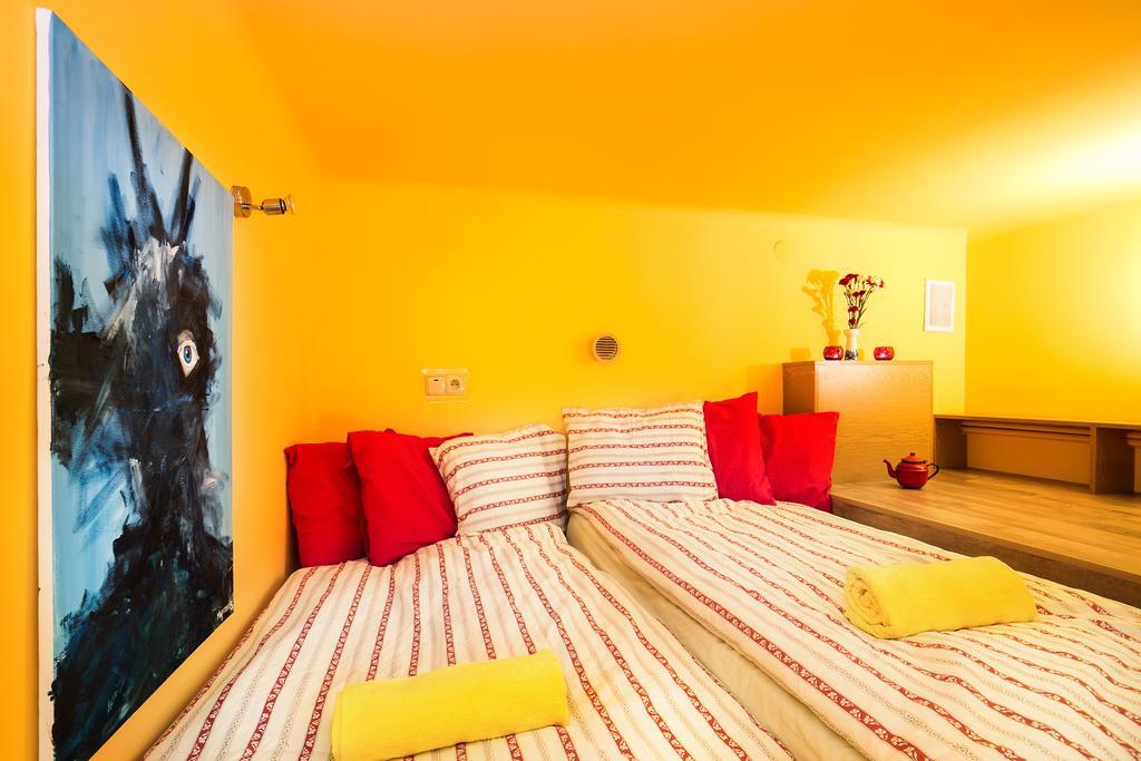 Live Like Locals: Market Square X Jewish District クラクフ 部屋 写真